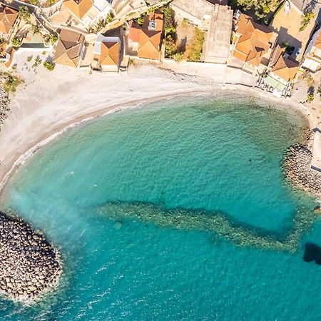 Seaside Family Haven - Avia'S Spacious Getaway מראה חיצוני תמונה