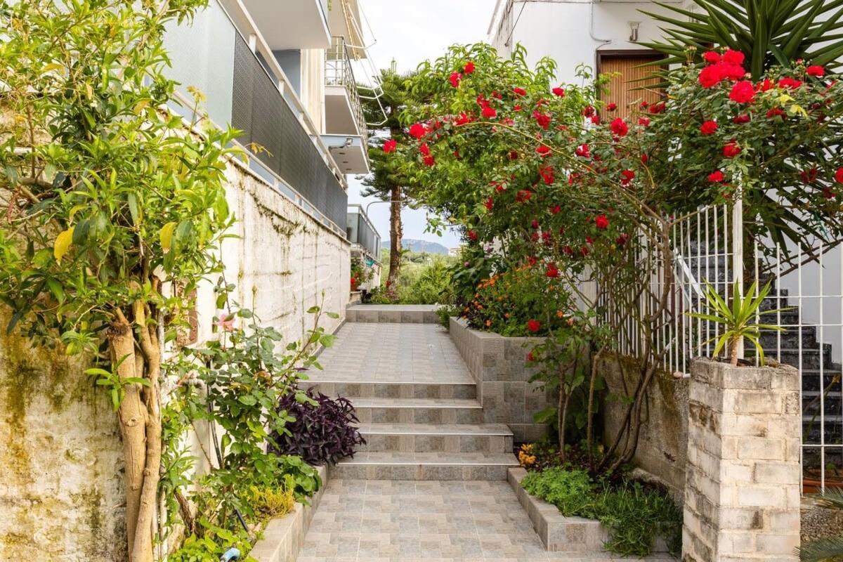 Seaside Family Haven - Avia'S Spacious Getaway מראה חיצוני תמונה